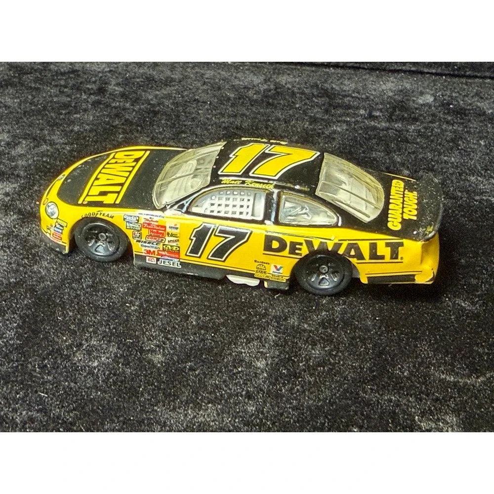DeWalt Ford Taurus NASCAR Diecast 1:64 Car: Hot Wheels, 1999 Matt Kenseth 17